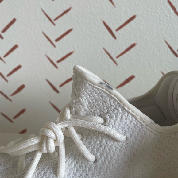 Yeezy Boost 350 V2, Cream White/Triple White - Picture 7 of 9